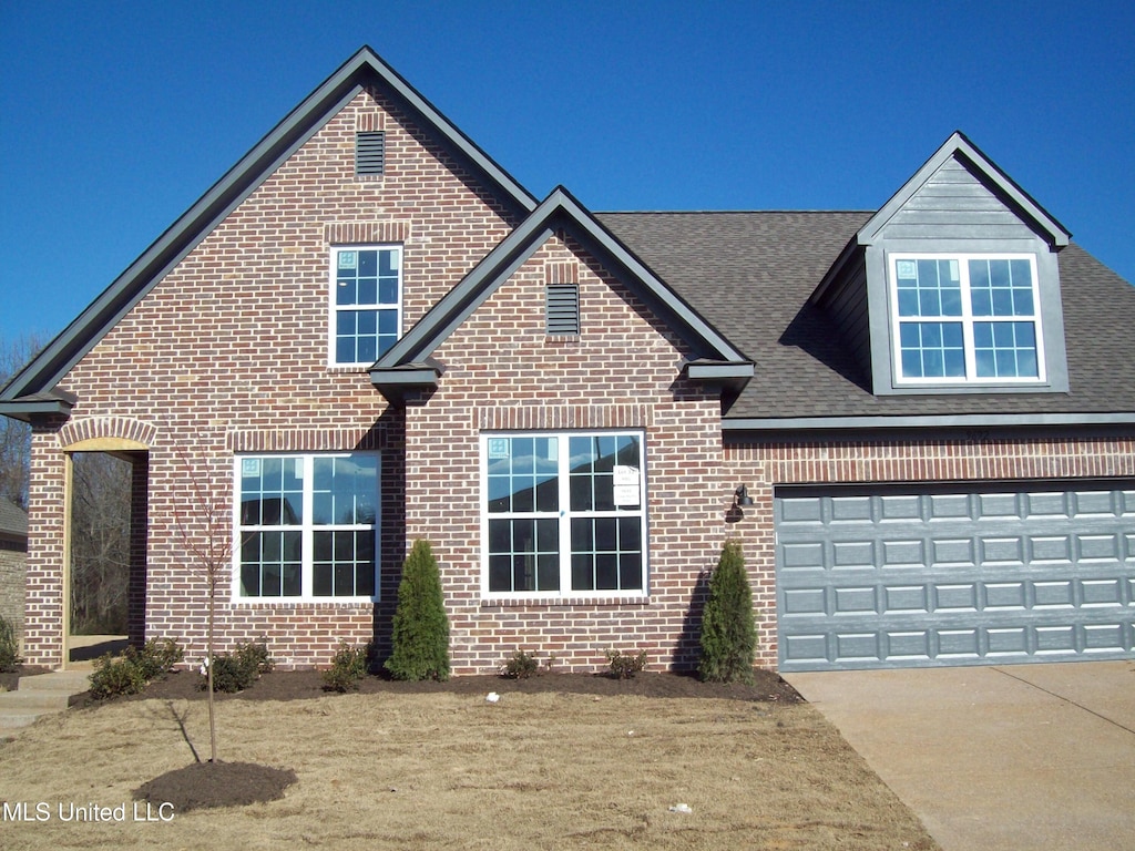 view of front facade featuring a garage