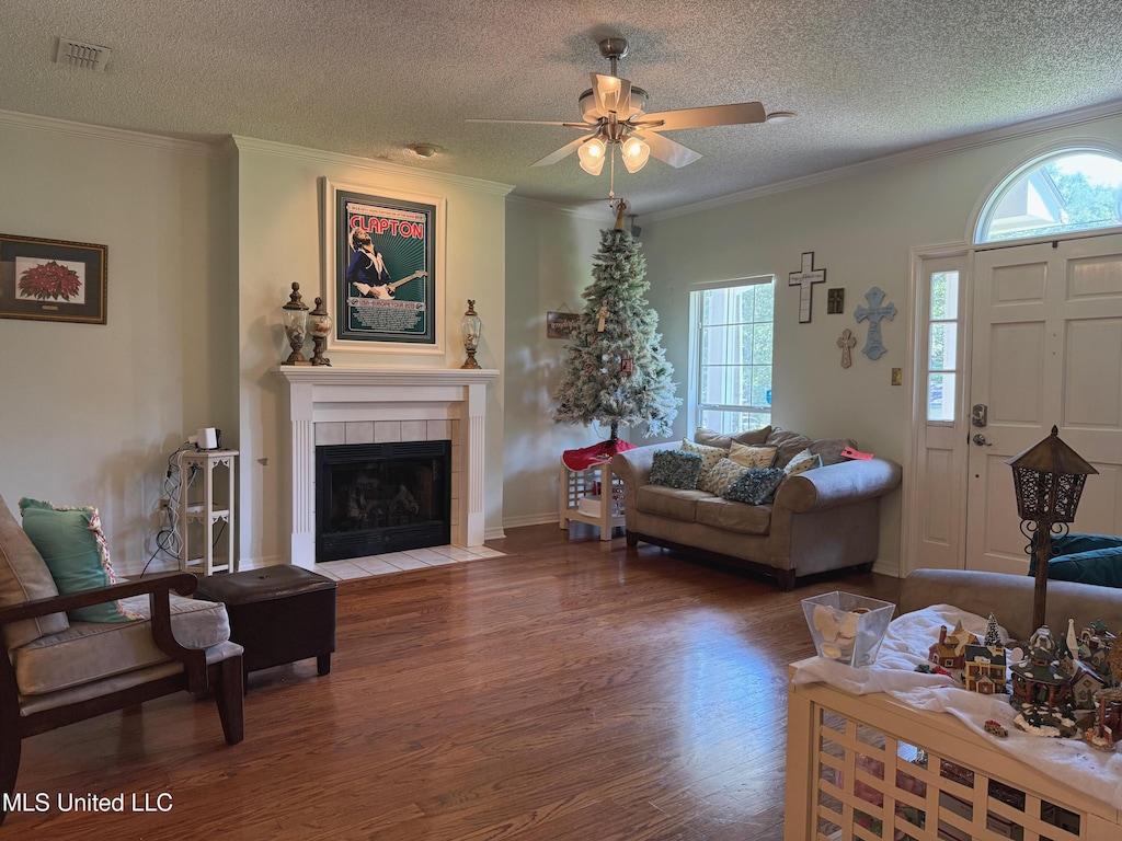 8918 Kipapa Way, Diamondhead, MS 39525 - living area with wood finished floors, ornamental molding, ceiling fan, visible vents, and a textured ceiling