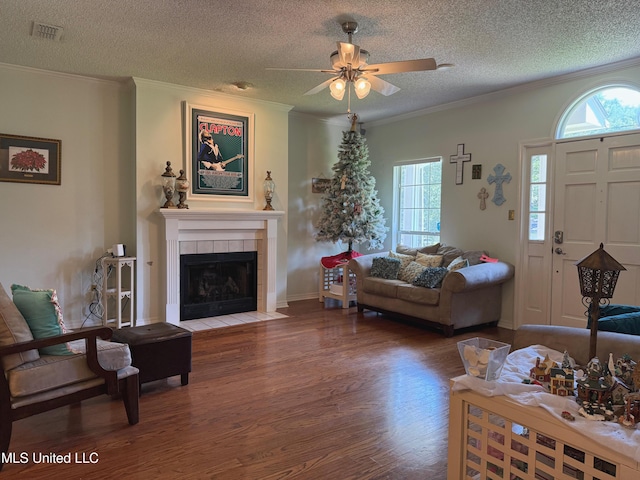8918 Kipapa Way, Diamondhead, MS 39525 - living area with wood finished floors, ornamental molding, ceiling fan, visible vents, and a textured ceiling