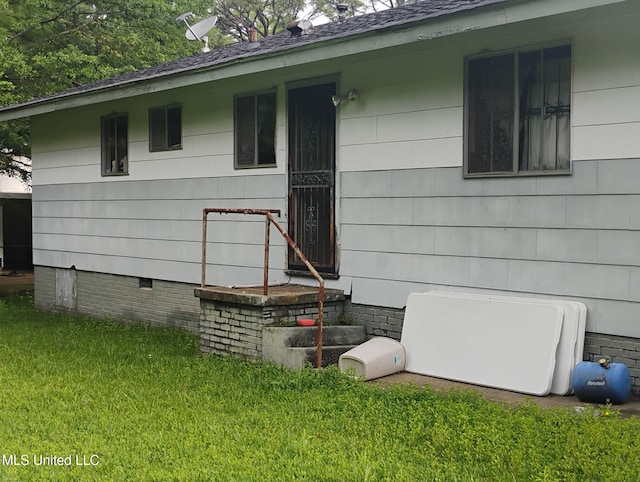 exterior space with a lawn and crawl space