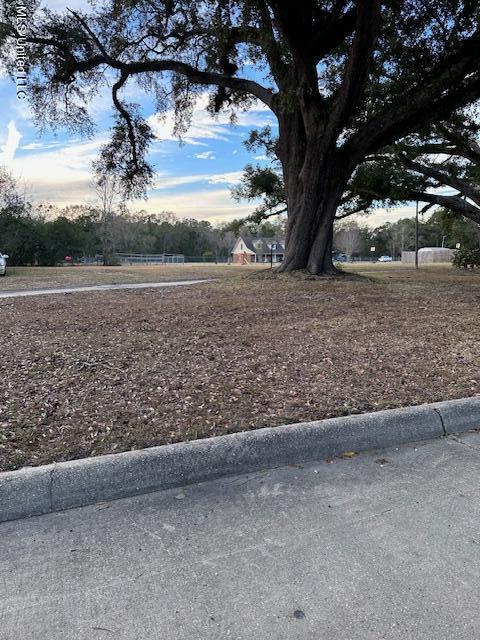 5 Oaks Dr, Gulfport, MS 39503