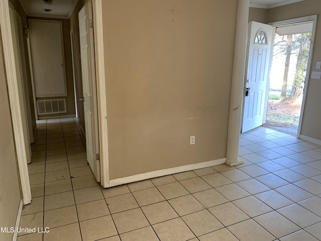 entrance foyer with light tile patterned flooring, visible vents, and baseboards