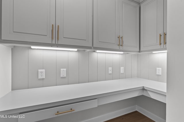 detailed view of baseboards