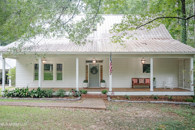 view of front of house featuring covered porch