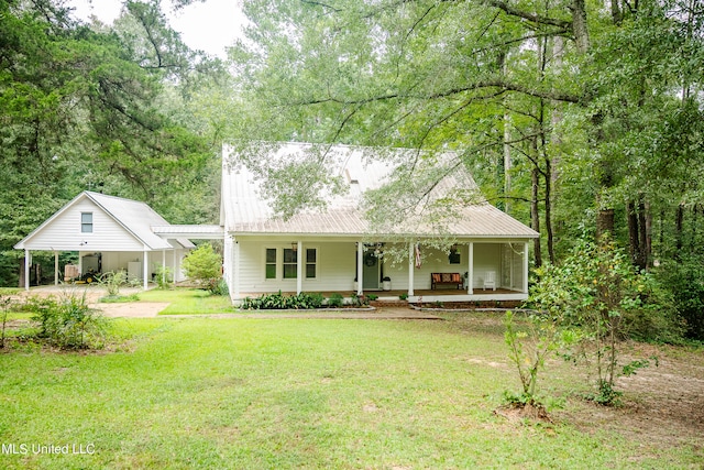 view of front facade featuring a front lawn and covered porch