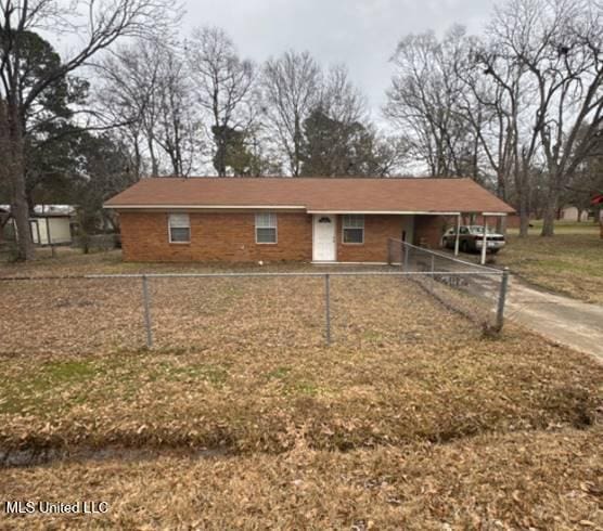 view of front of property featuring a carport