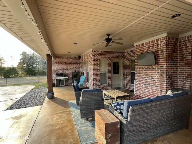 view of patio featuring fence, outdoor lounge area, and a ceiling fan