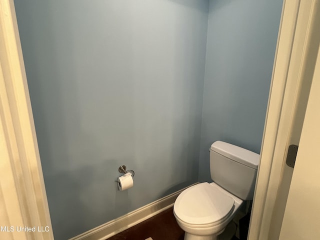 bathroom featuring toilet and baseboards