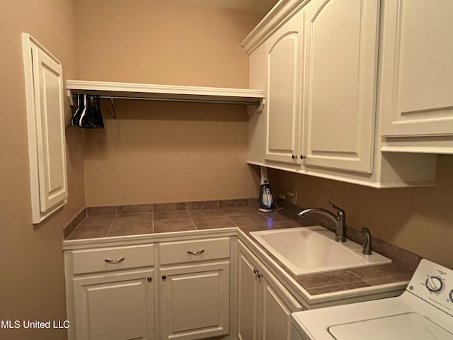 laundry area with washer / clothes dryer, cabinet space, and a sink