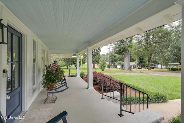 322 NW 2nd Ave, Magee, MS 39111 - porch featuring a lawn