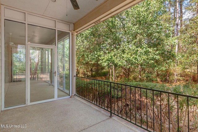 54 Saint Annes Dr, Hattiesburg, MS 39401 - balcony with ceiling fan