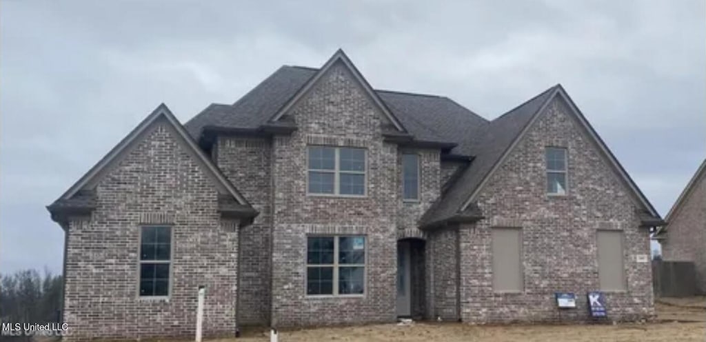 view of front facade featuring brick siding