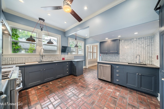 905 Franklin St, Corinth, MS 38834 - kitchen with stainless steel appliances, a sink, crown molding, baseboards, and decorative backsplash