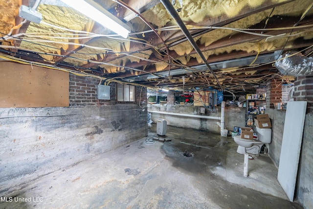 905 Franklin St, Corinth, MS 38834 - unfinished below grade area with electric panel