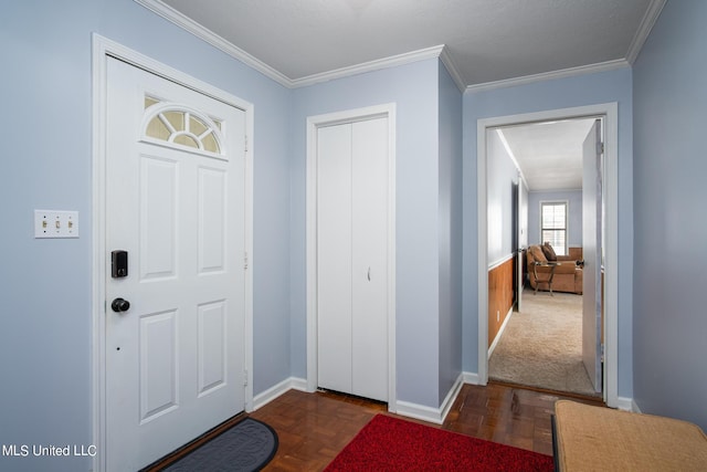 entrance foyer with baseboards and ornamental molding