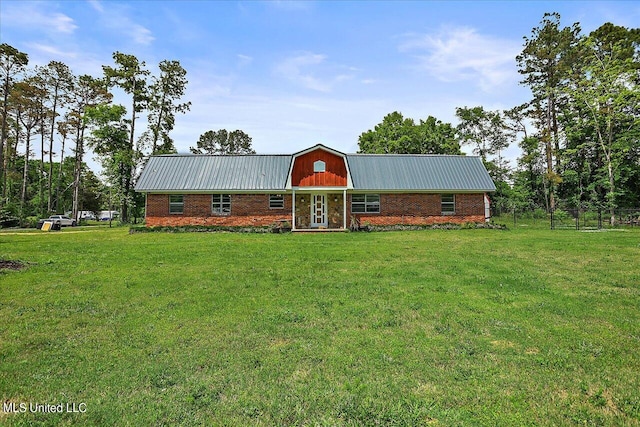 view of front of property featuring a front yard