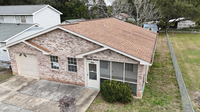 view of front facade with a front yard