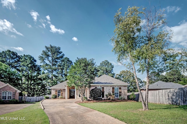 508 Jasmine Ct, Brandon, MS 39047 - view of front facade with concrete driveway, a front lawn, and fence