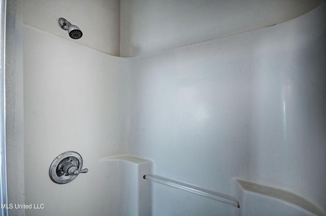 508 Jasmine Ct, Brandon, MS 39047 - bathroom with water heater and a shower