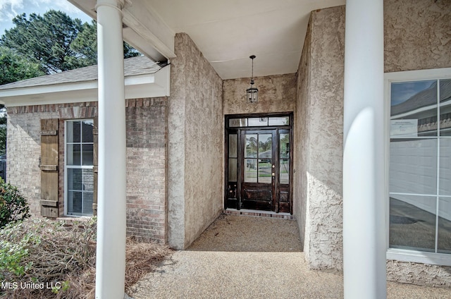 508 Jasmine Ct, Brandon, MS 39047 - view of exterior entry with stucco siding and roof with shingles