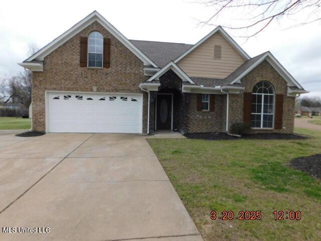 134 Shadow Ln, Batesville, MS 38606 - view of front of property featuring driveway, brick siding, and a front lawn