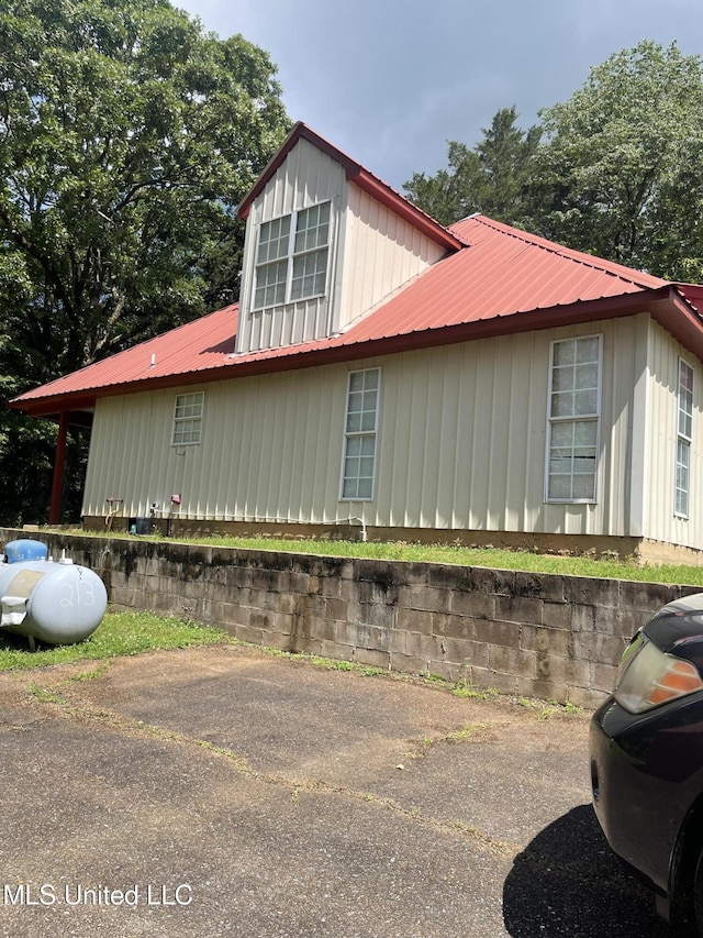 20 Cedar Hts, Pope, MS 38658 - view of side of property with metal roof