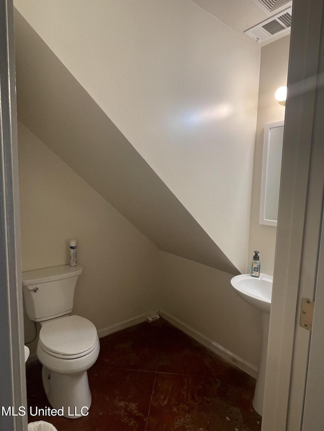 20 Cedar Hts, Pope, MS 38658 - bathroom featuring toilet and baseboards