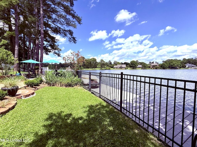 view of yard featuring a water view