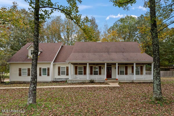 view of front facade featuring covered porch