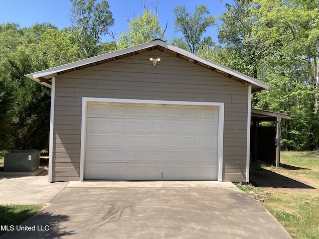 view of detached garage