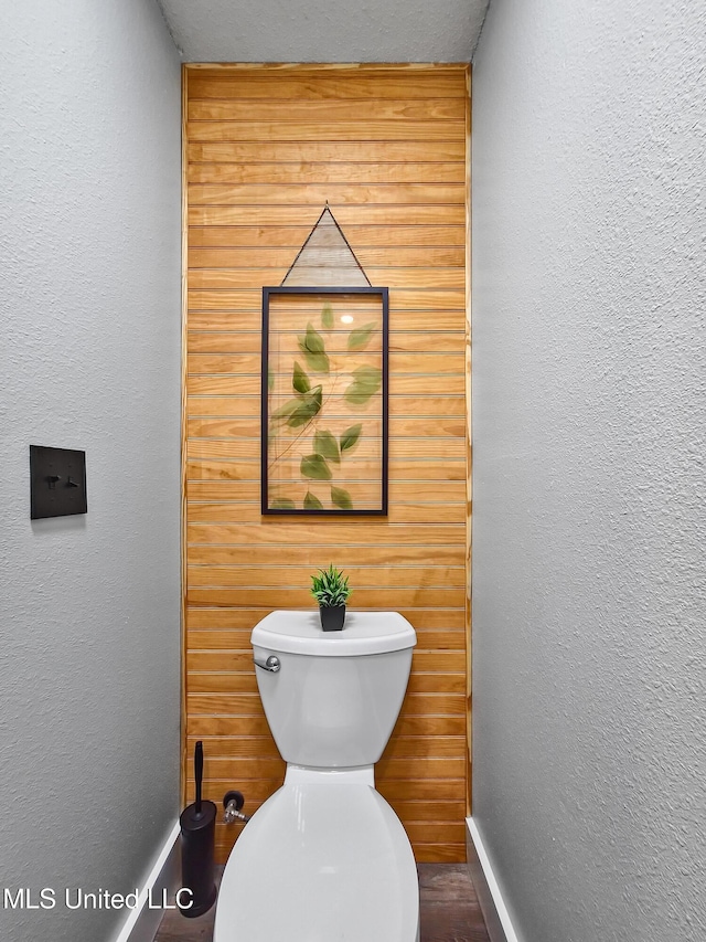 881 Brentwood Dr, Biloxi, MS 39532 - bathroom with a textured wall