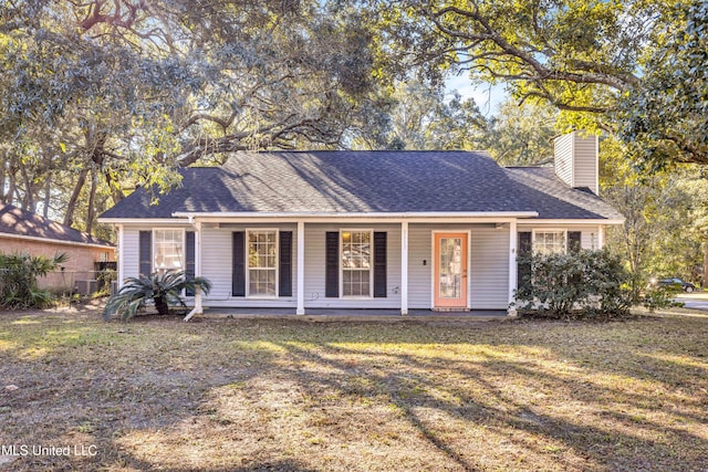 ranch-style house featuring a front yard