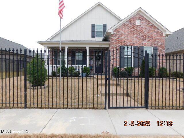 view of front of home with covered porch