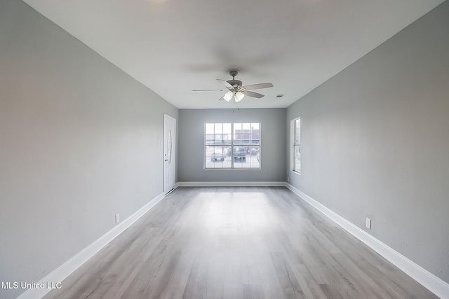 unfurnished room featuring light hardwood / wood-style flooring and ceiling fan