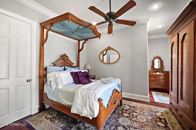 bedroom with crown molding, dark hardwood / wood-style floors, and ceiling fan