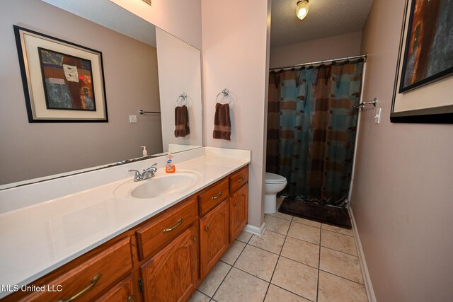 bathroom with toilet, a shower with curtain, tile patterned floors, baseboards, and vanity