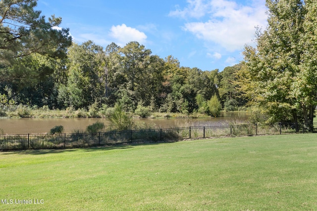 view of yard featuring a water view