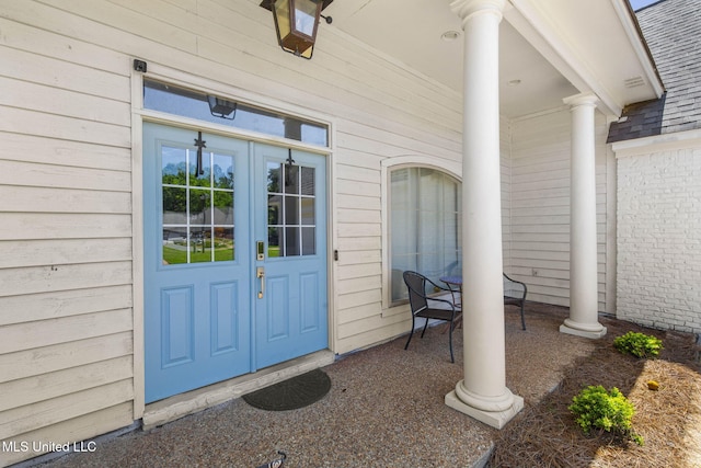 527 Pelahatchie Shore Dr, Brandon, MS 39047 - view of exterior entry featuring a shingled roof and a patio area