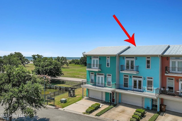 view of front of property featuring french doors