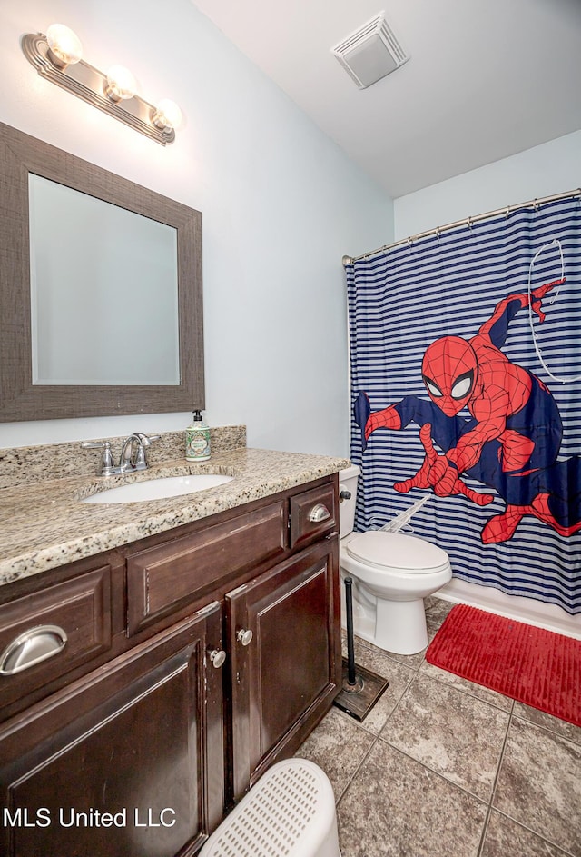 full bath featuring vanity, visible vents, curtained shower, tile patterned floors, and toilet