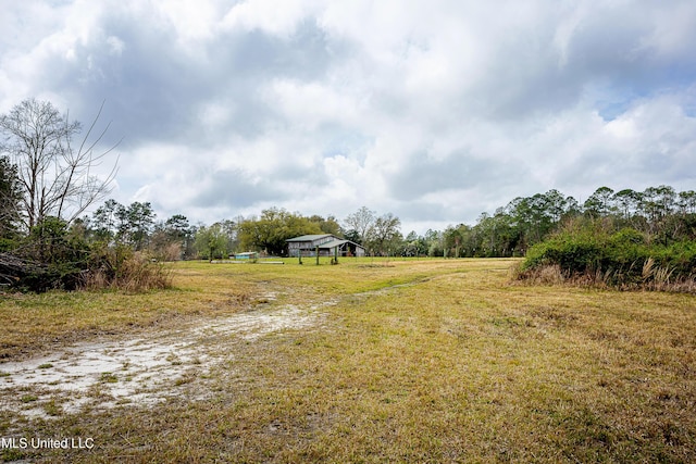 view of yard featuring a rural view