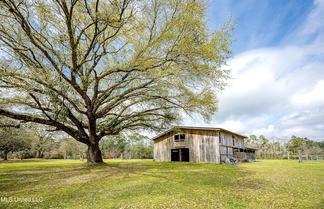 view of barn featuring a lawn