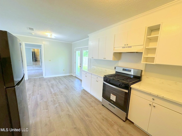 114 Leland St, Pearl, MS 39208 - kitchen with freestanding refrigerator, under cabinet range hood, stainless steel gas range, light wood finished floors, and crown molding