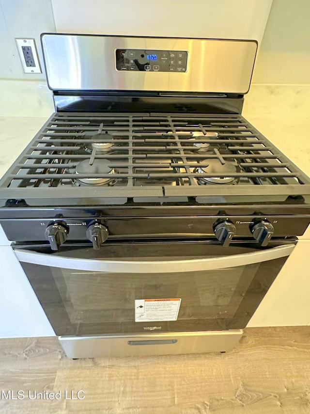 114 Leland St, Pearl, MS 39208 - details featuring stainless steel gas stove