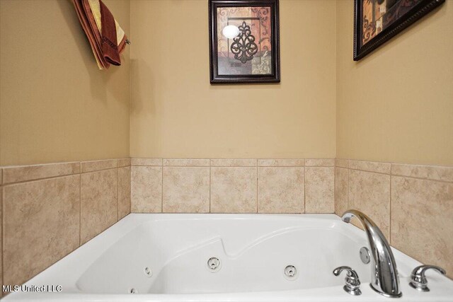 602 Oakview Way, Byram, MS 39272 - bathroom featuring a whirlpool tub