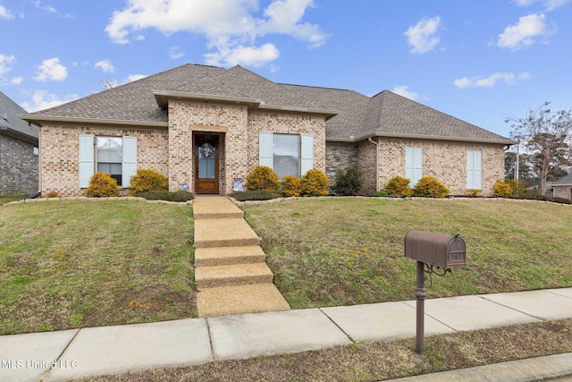 view of front of property with a front yard