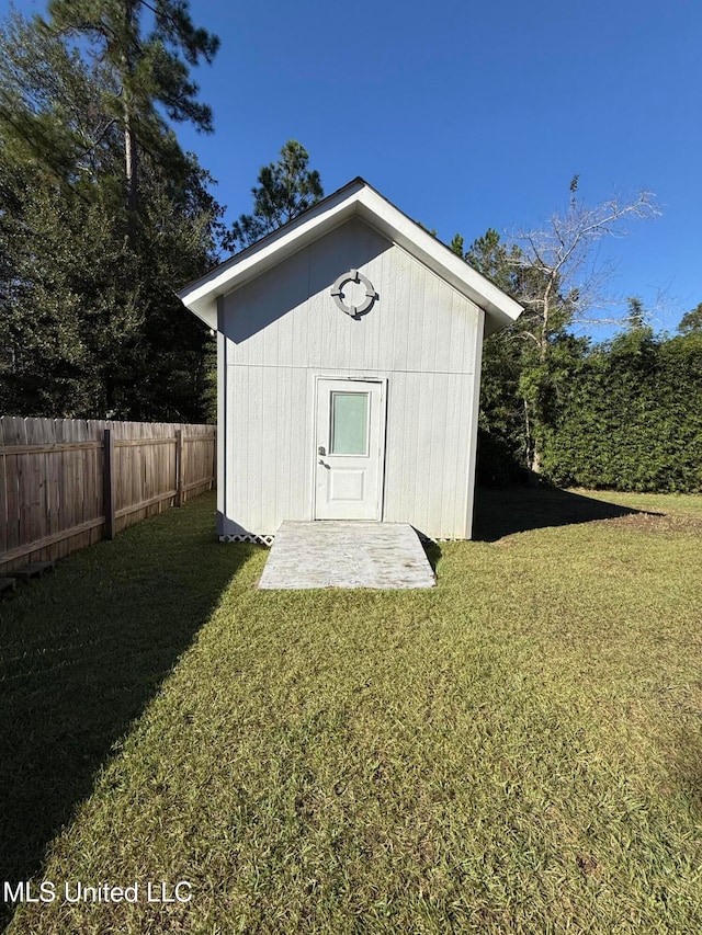 view of outdoor structure with a yard