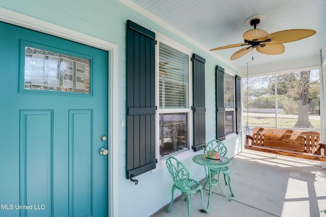 sunroom / solarium with a ceiling fan