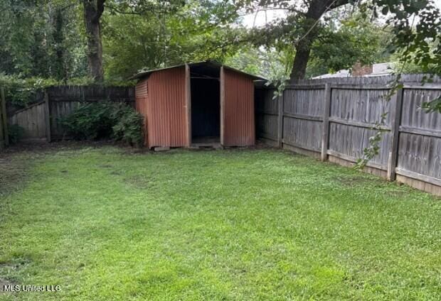 106 Woodcliff Pl, Brandon, MS 39042 - fenced backyard featuring a storage shed