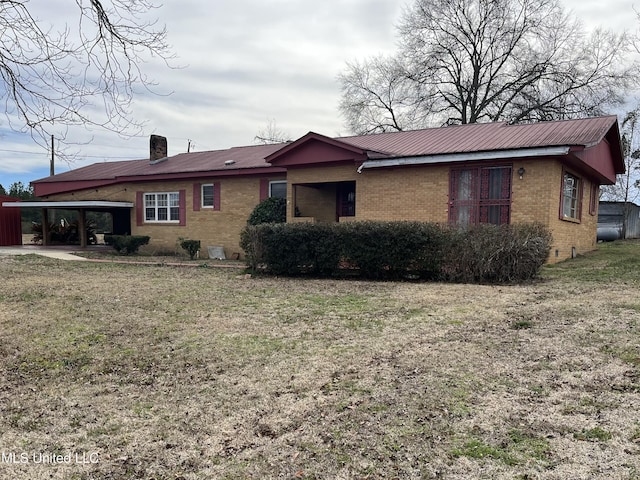 view of front of house with a carport and a front lawn